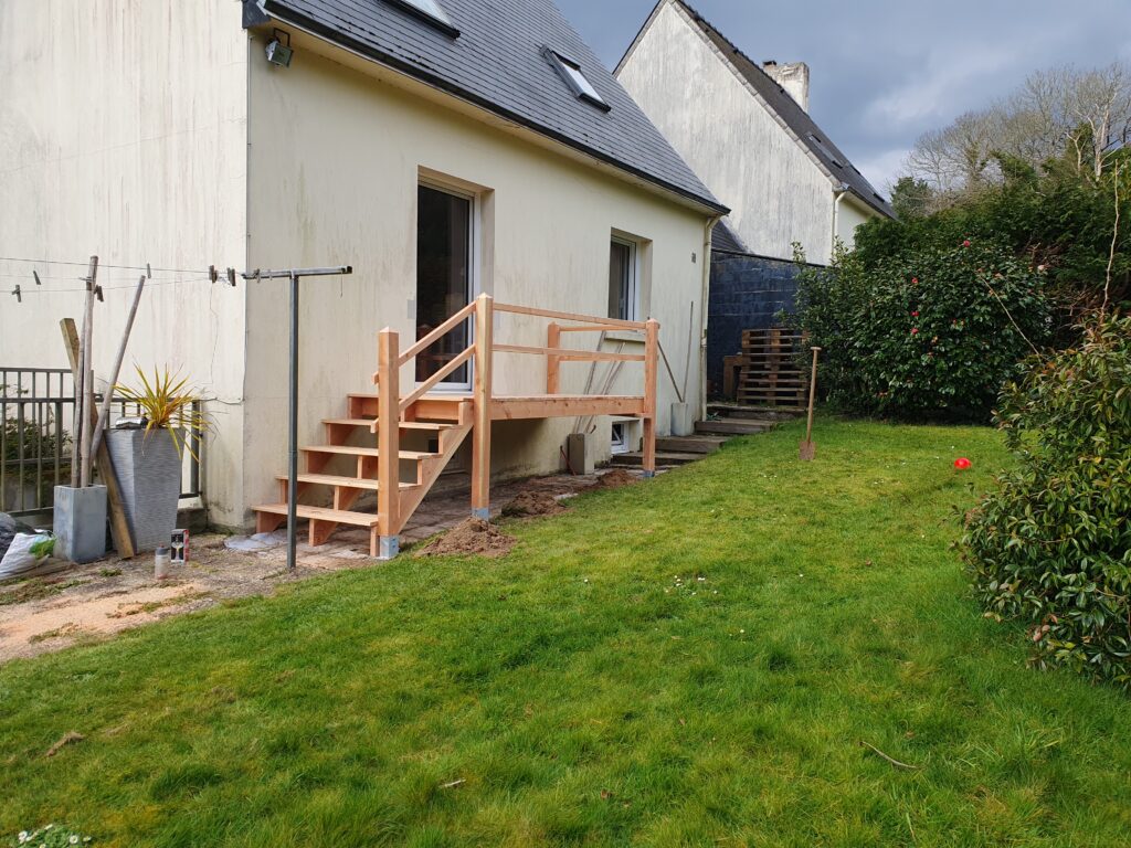 escalier extérieur avec plateforme